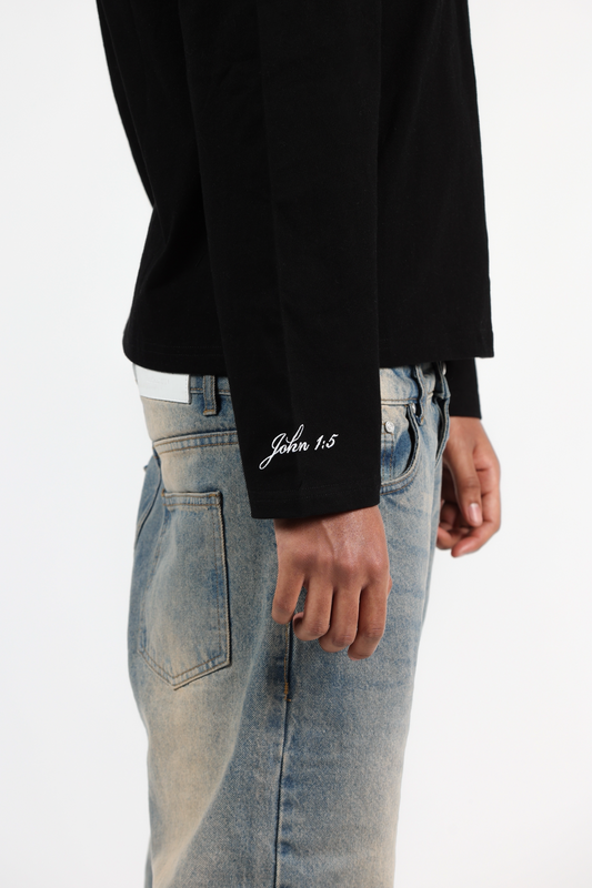 John 1 : 5 Longsleeve Black